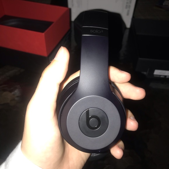 Beat solo 3 wireless **TRIED ON** - Picture 6 of 7